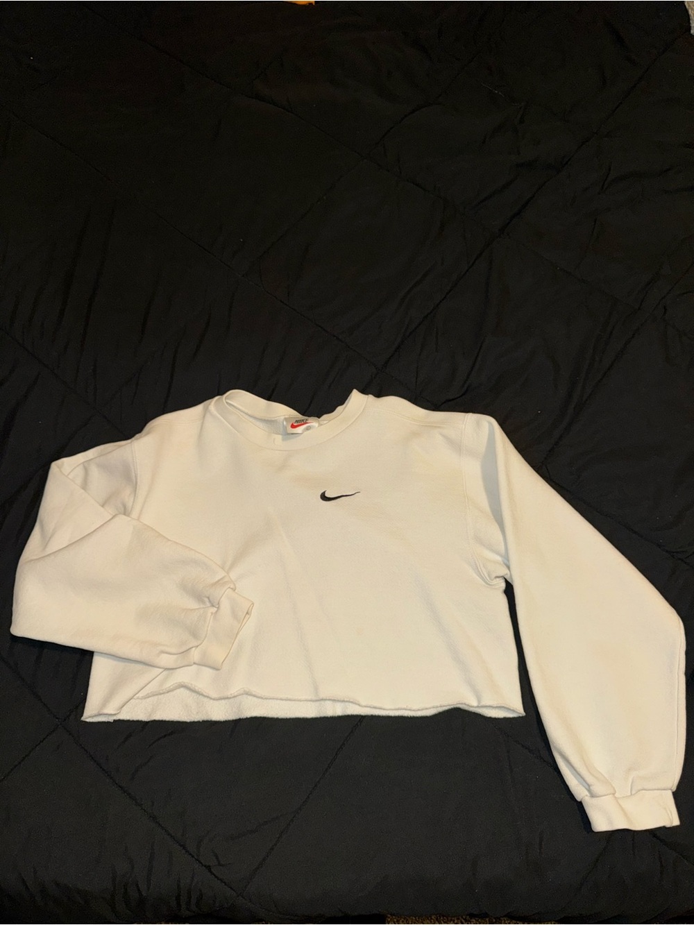 Nike Women’s white Cropped Crewneck Sweatshirt with Black Swoosh
